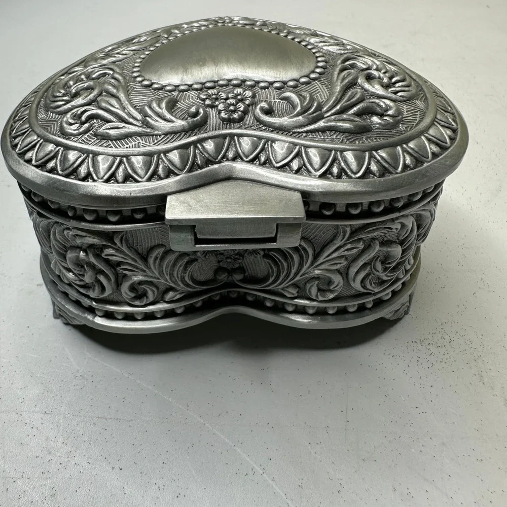 Vintage Heart Shape Silver Tone Embossed Floral Velvet Lined Jewelry Trinket Box